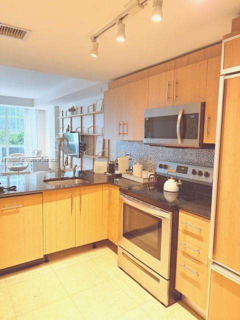 Small Image of 10275 COLLINS AVE #303, Bal Harbour Number 12