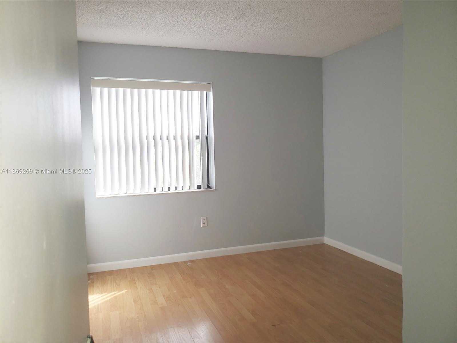 Small Image of 9431 FONTAINEBLEAU BLVD #210, Miami Number 13