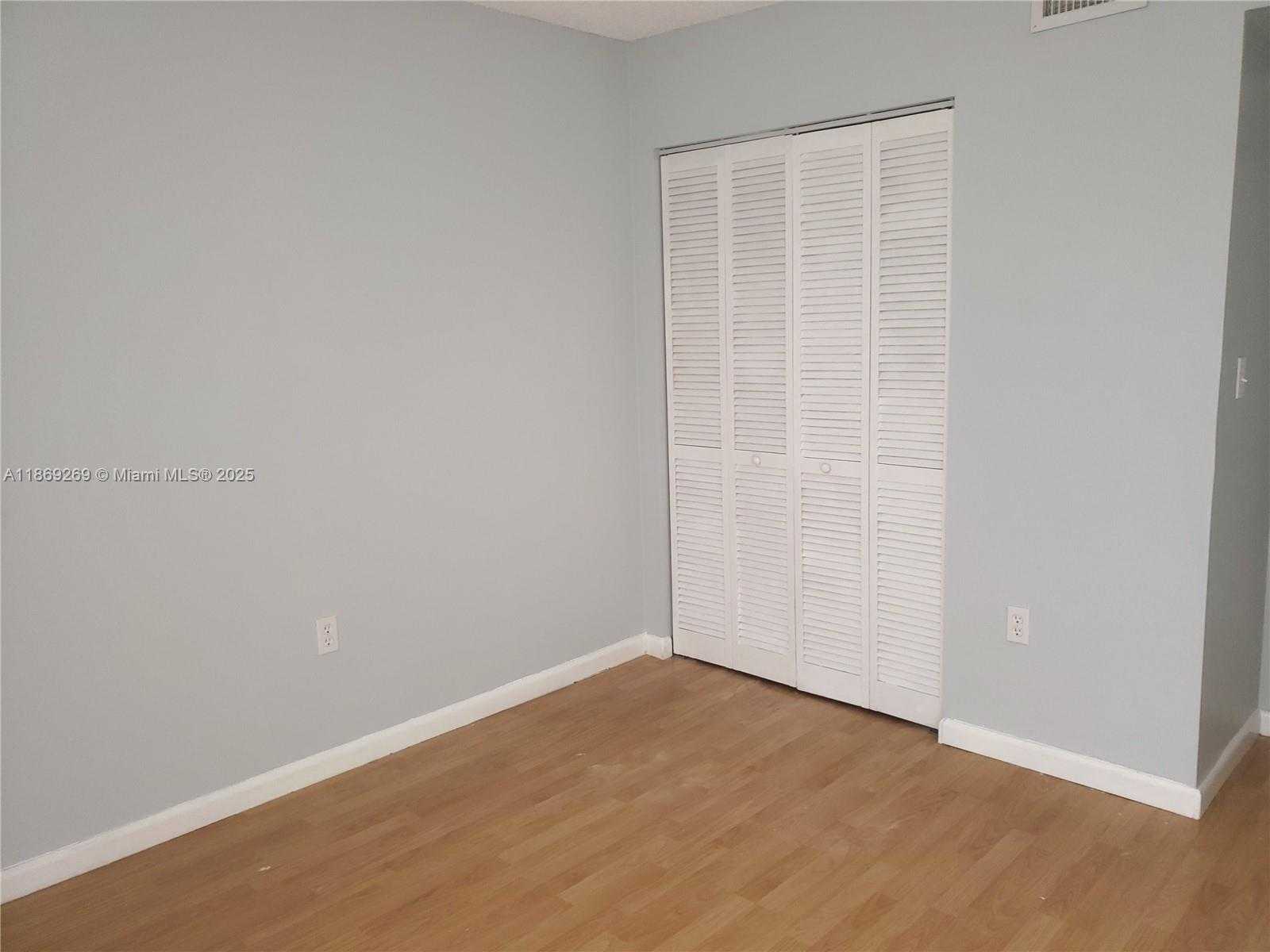 Small Image of 9431 FONTAINEBLEAU BLVD #210, Miami Number 14