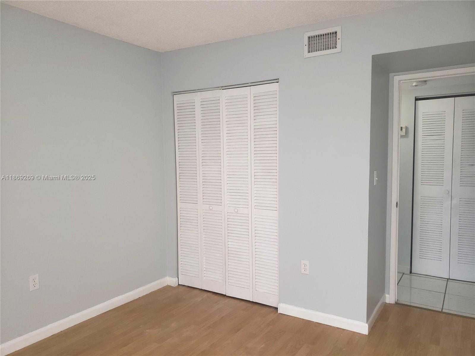 Small Image of 9431 FONTAINEBLEAU BLVD #210, Miami Number 15