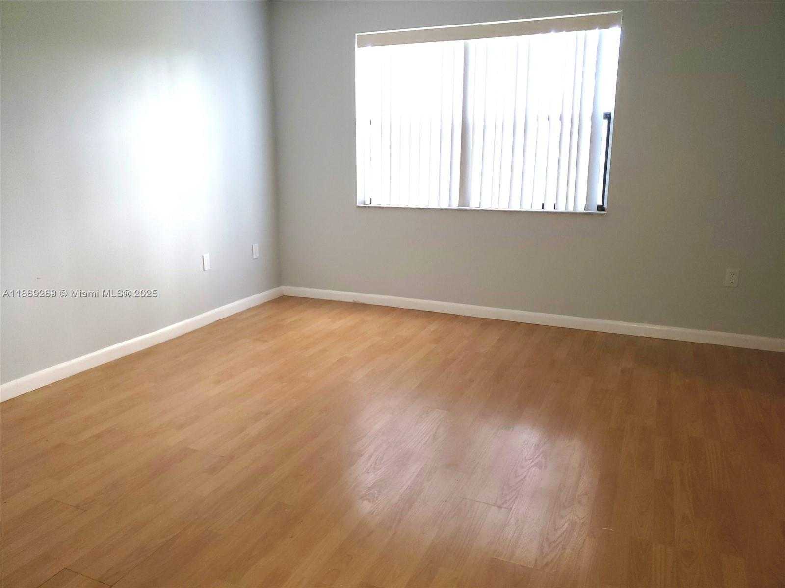 Small Image of 9431 FONTAINEBLEAU BLVD #210, Miami Number 16
