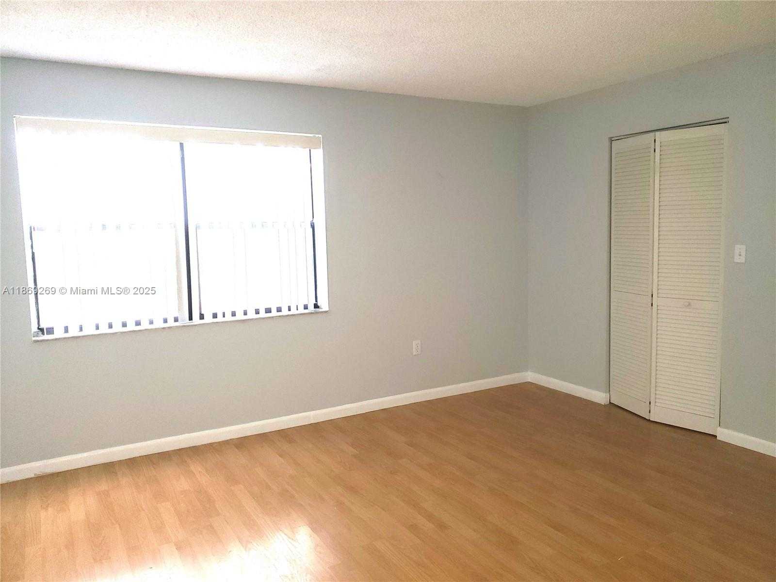 Small Image of 9431 FONTAINEBLEAU BLVD #210, Miami Number 19