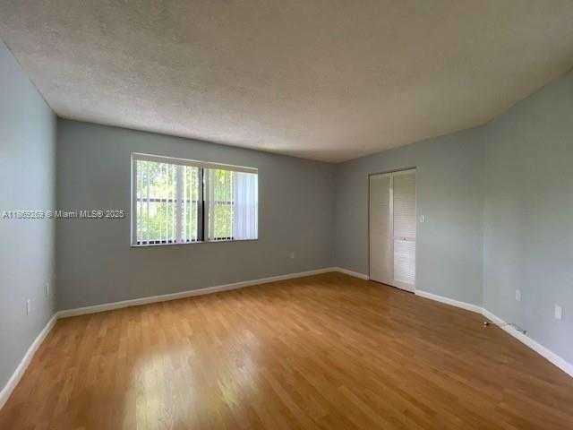 Small Image of 9431 FONTAINEBLEAU BLVD #210, Miami Number 23