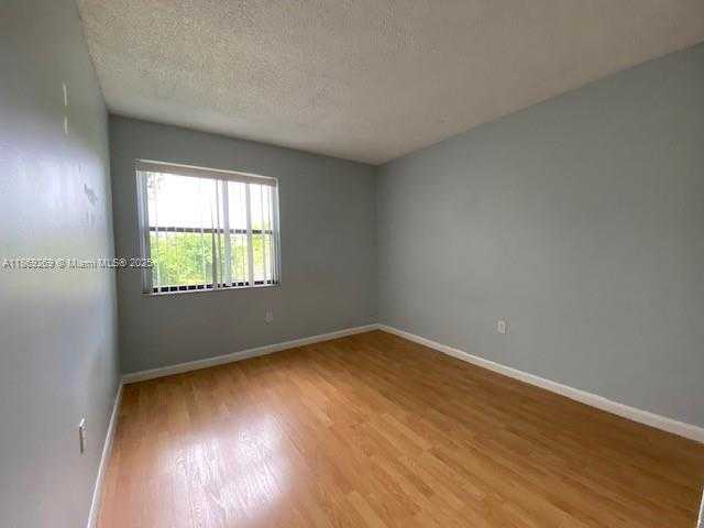 Small Image of 9431 FONTAINEBLEAU BLVD #210, Miami Number 25