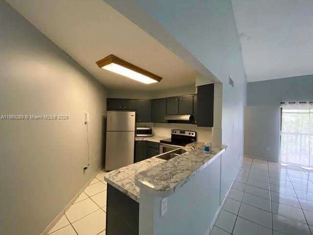 Small Image of 9431 FONTAINEBLEAU BLVD #210, Miami Number 40