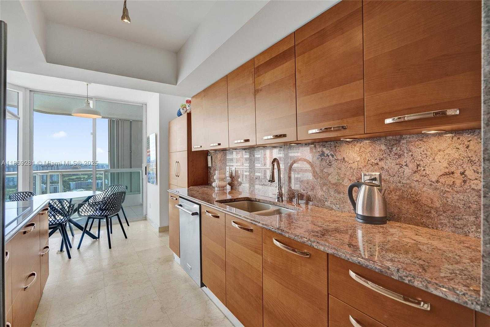 Small Image of 21205 YACHT CLUB DR #3103, Aventura Number 11