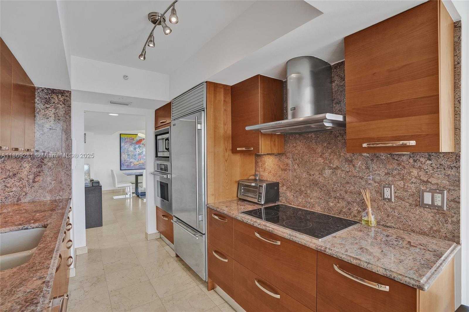Small Image of 21205 YACHT CLUB DR #3103, Aventura Number 12