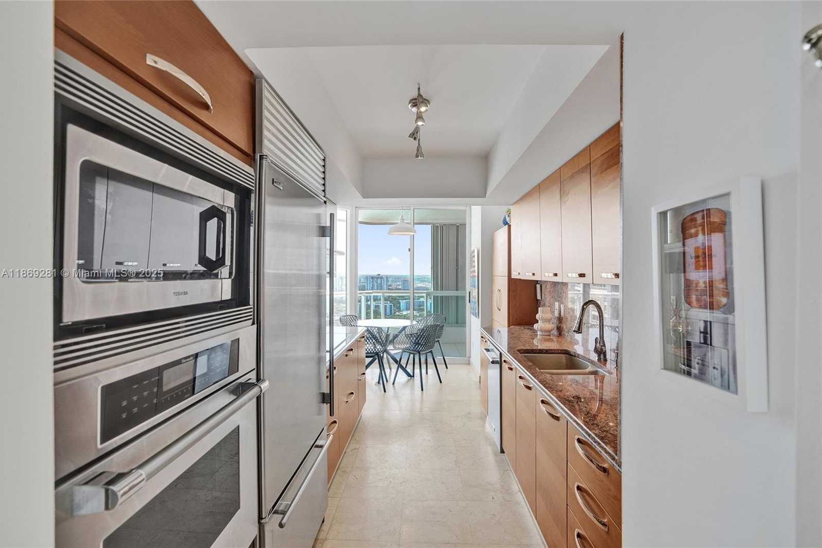 Small Image of 21205 YACHT CLUB DR #3103, Aventura Number 14