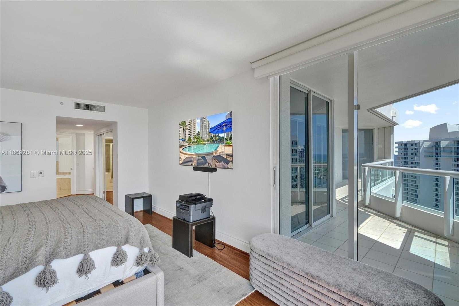 Small Image of 21205 YACHT CLUB DR #3103, Aventura Number 16