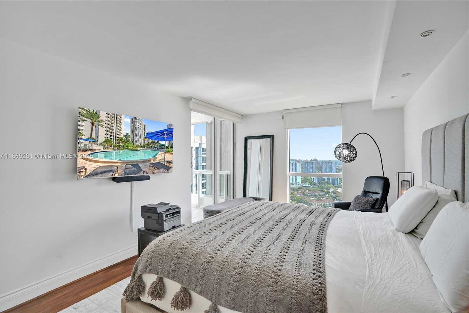 Small Image of 21205 YACHT CLUB DR #3103, Aventura Number 18