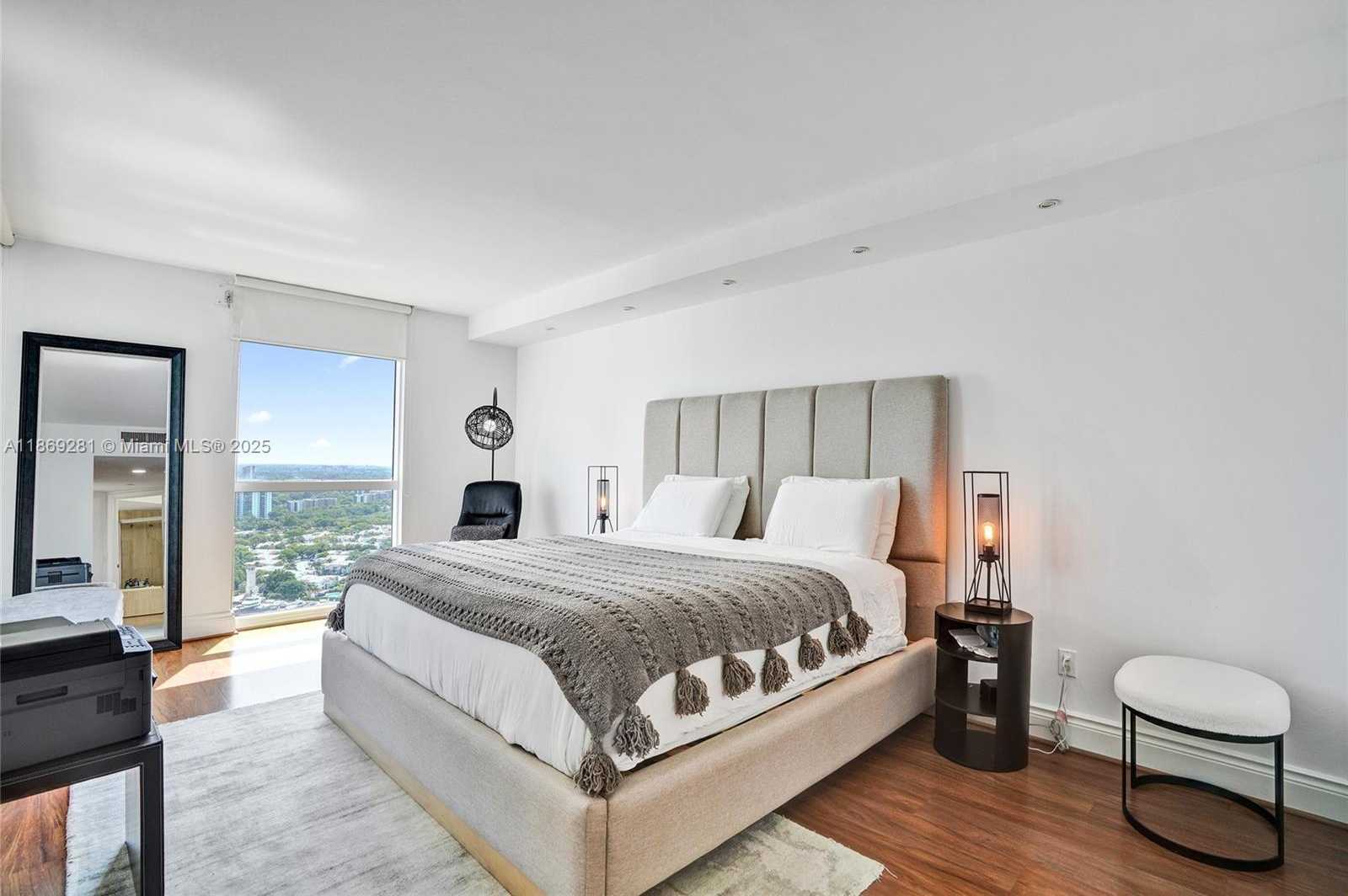 Small Image of 21205 YACHT CLUB DR #3103, Aventura Number 19