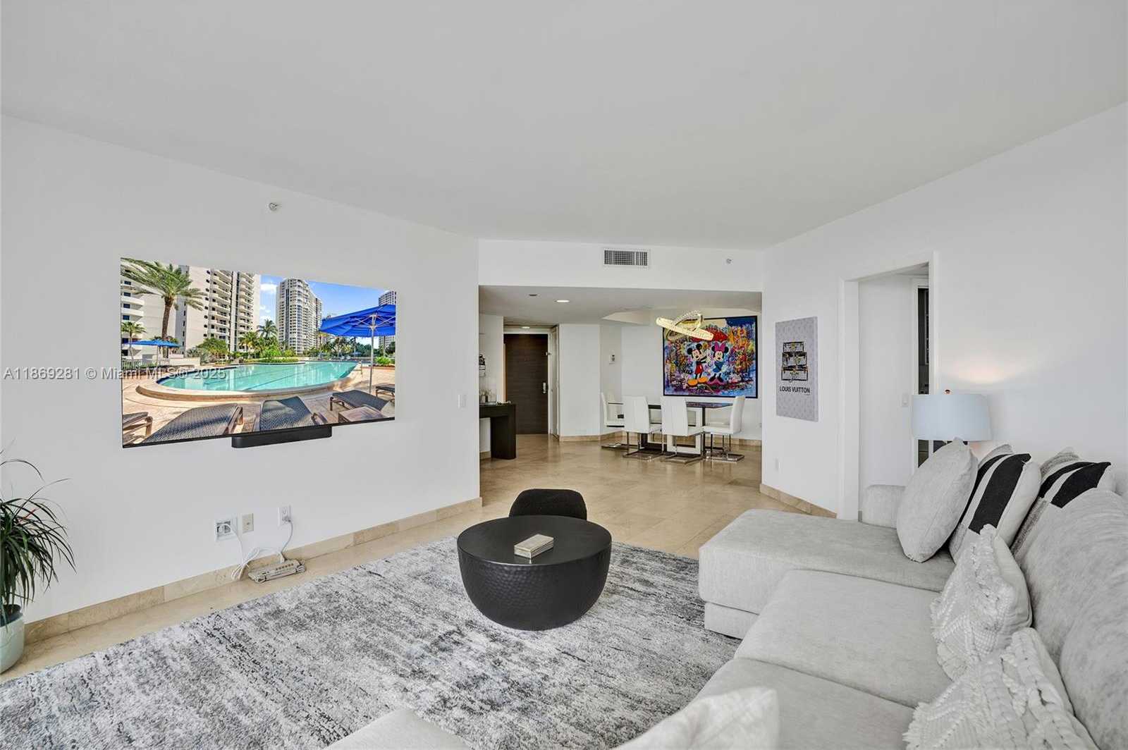 Small Image of 21205 YACHT CLUB DR #3103, Aventura Number 2