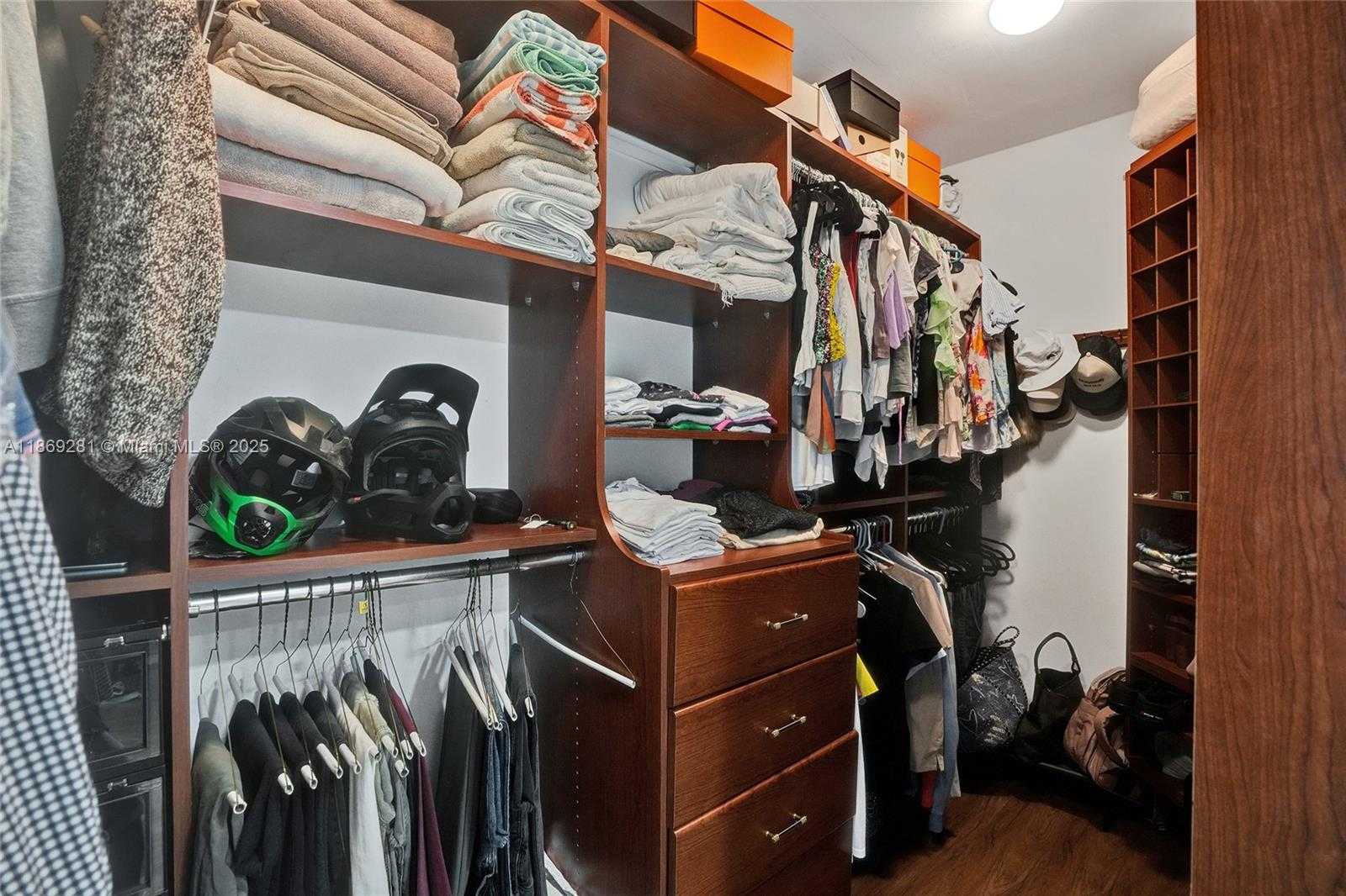 Small Image of 21205 YACHT CLUB DR #3103, Aventura Number 20