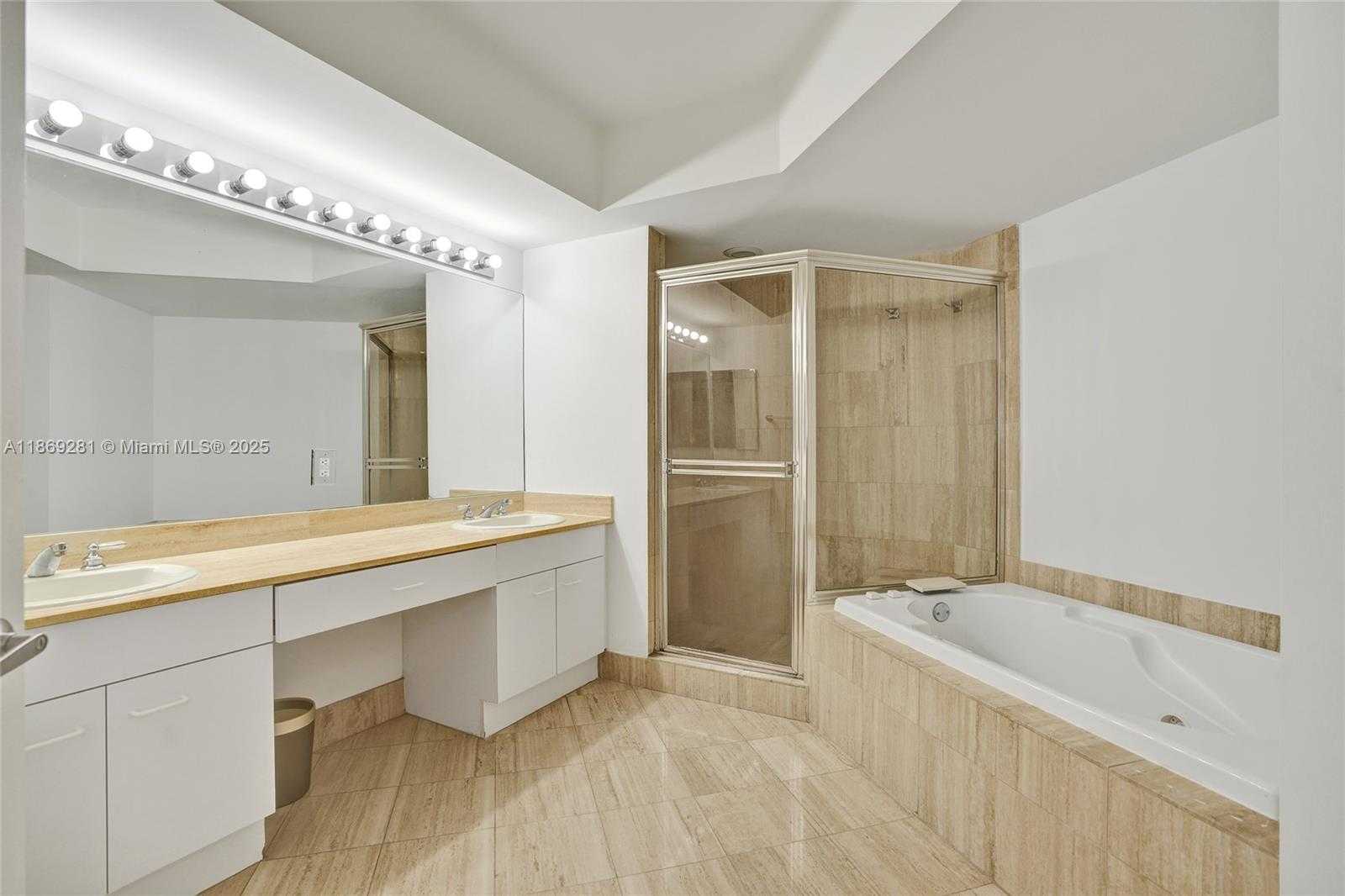 Small Image of 21205 YACHT CLUB DR #3103, Aventura Number 22