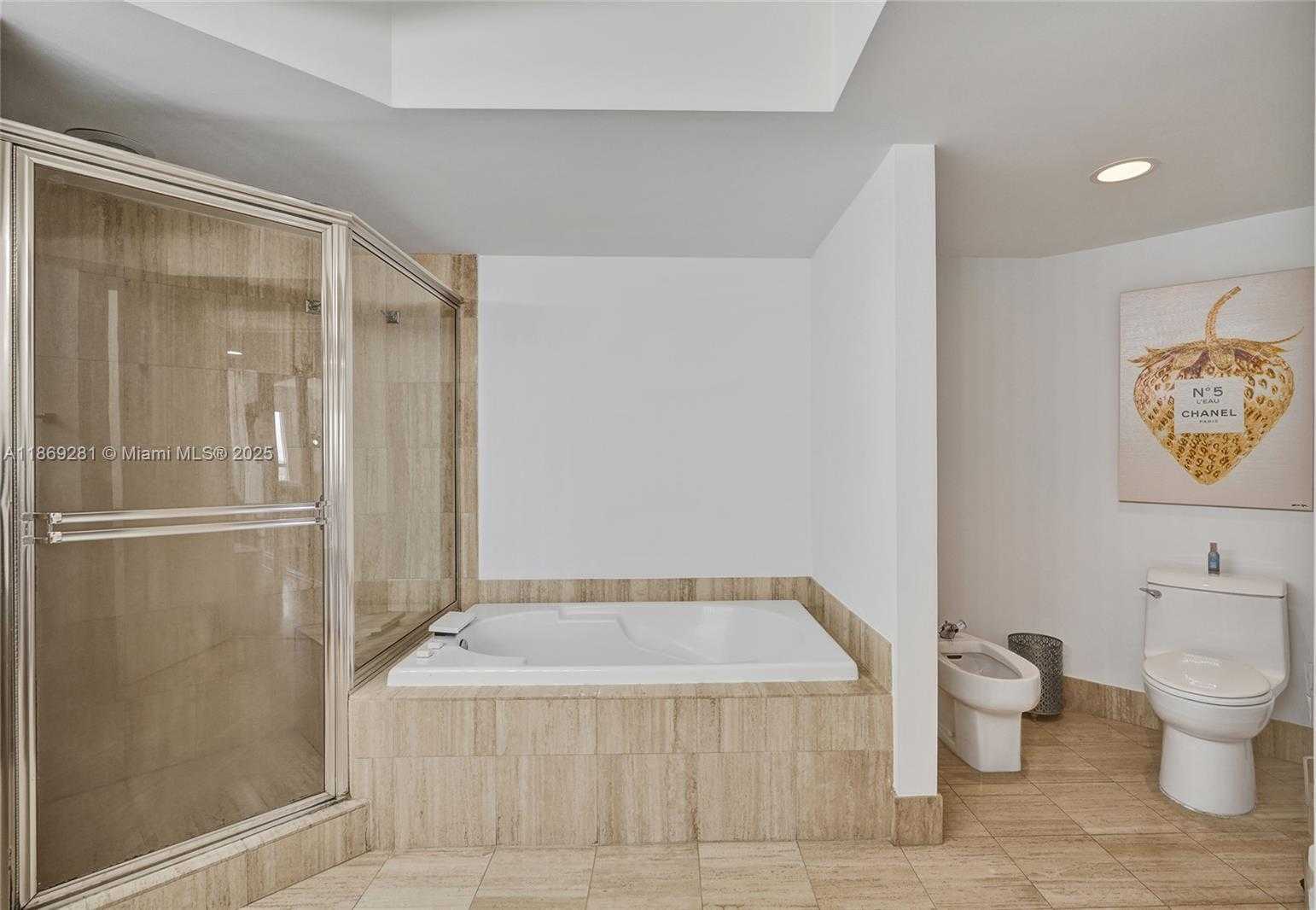 Small Image of 21205 YACHT CLUB DR #3103, Aventura Number 23