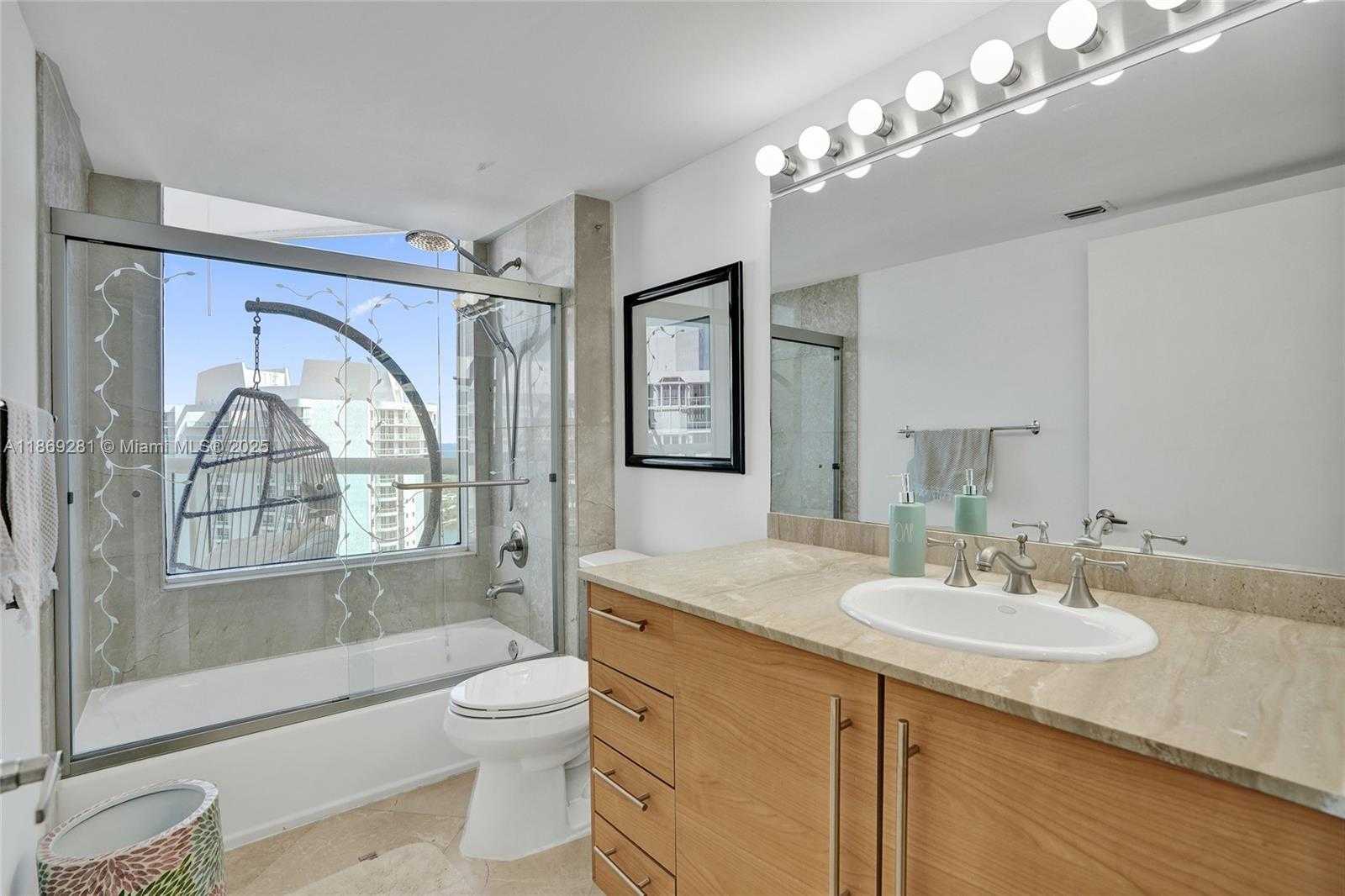 Small Image of 21205 YACHT CLUB DR #3103, Aventura Number 27