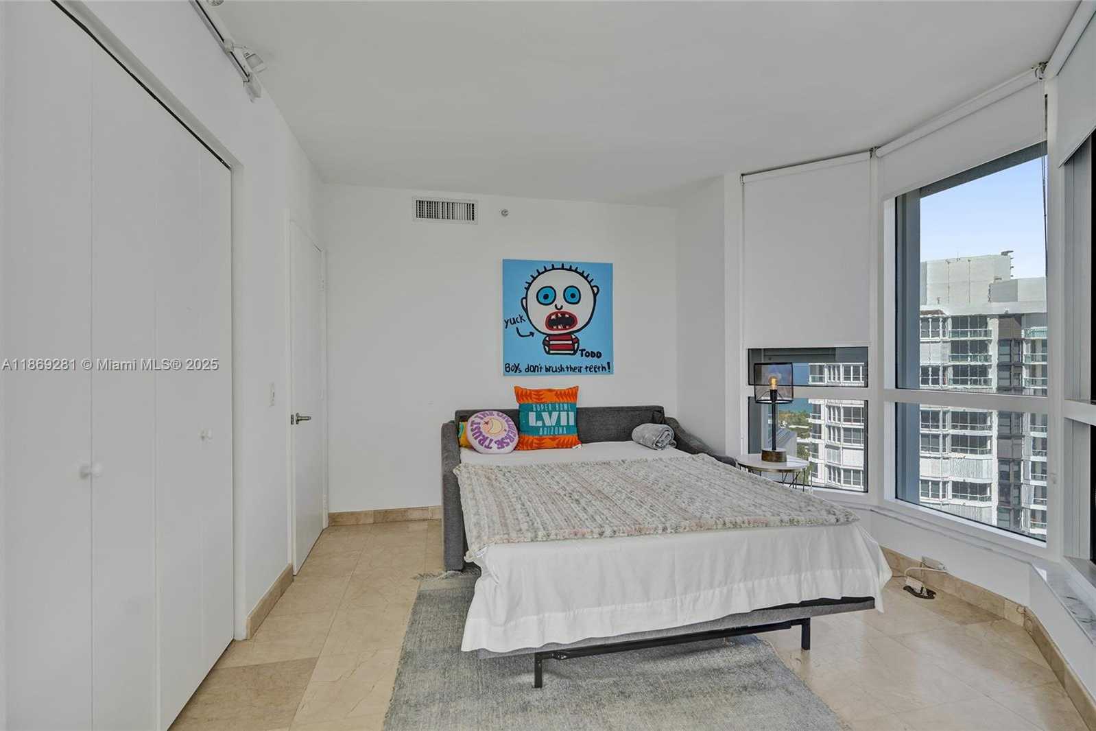 Small Image of 21205 YACHT CLUB DR #3103, Aventura Number 29
