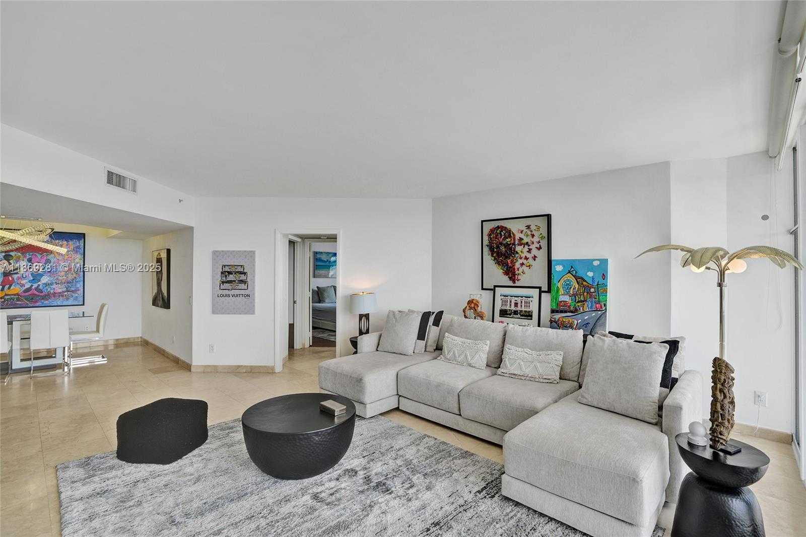 Small Image of 21205 YACHT CLUB DR #3103, Aventura Number 3