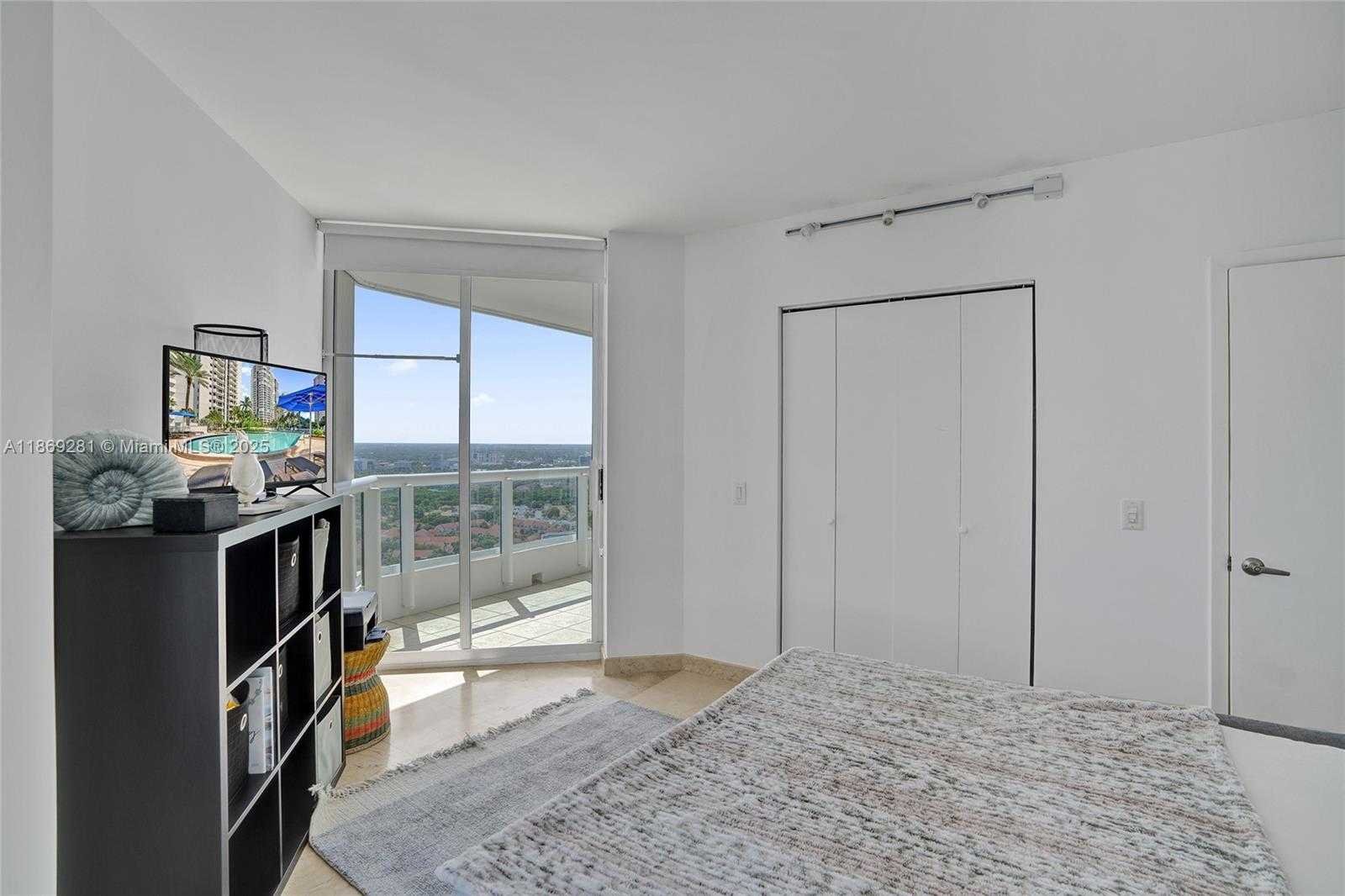 Small Image of 21205 YACHT CLUB DR #3103, Aventura Number 30