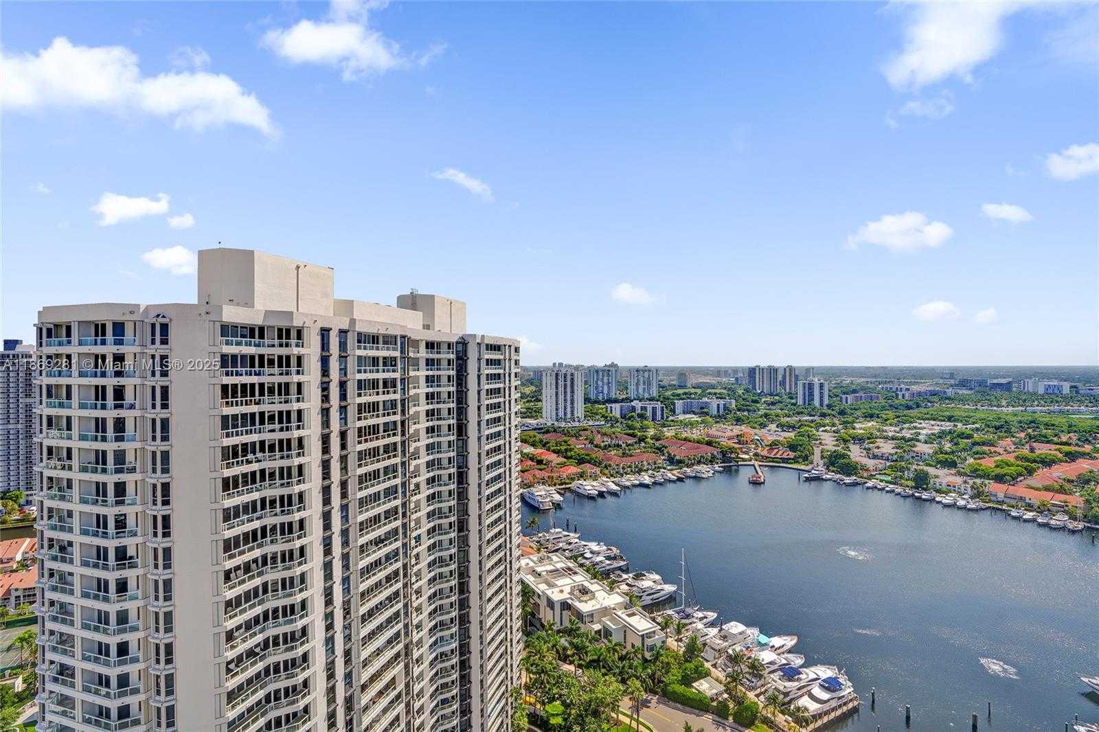 Small Image of 21205 YACHT CLUB DR #3103, Aventura Number 35