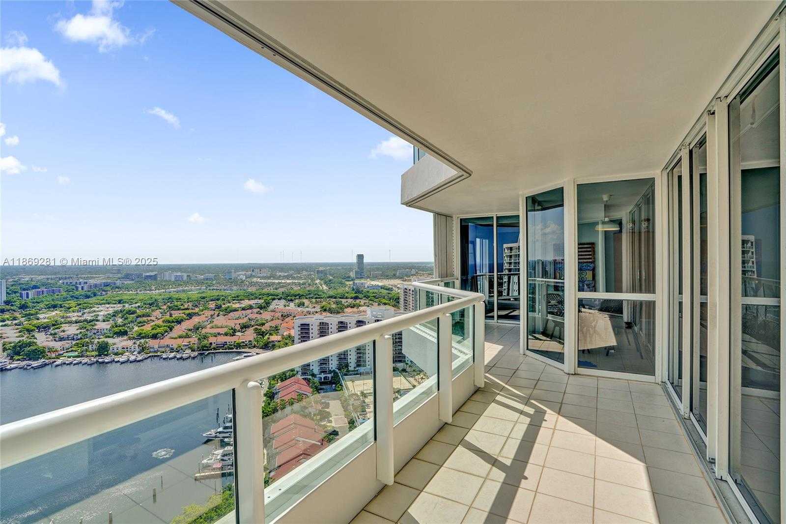 Small Image of 21205 YACHT CLUB DR #3103, Aventura Number 38