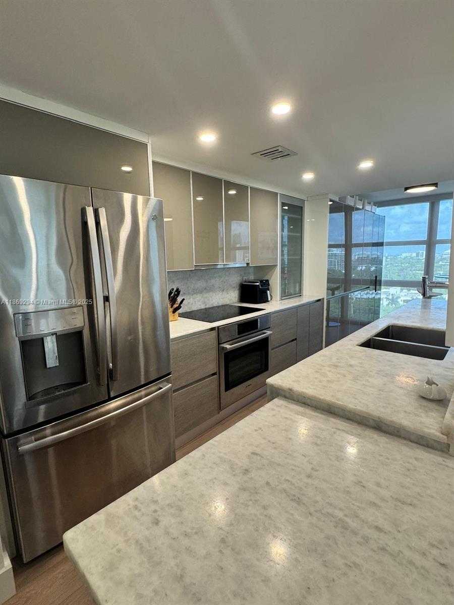 Small Image of 1865 BRICKELL AVE #A1501, Miami Number 3