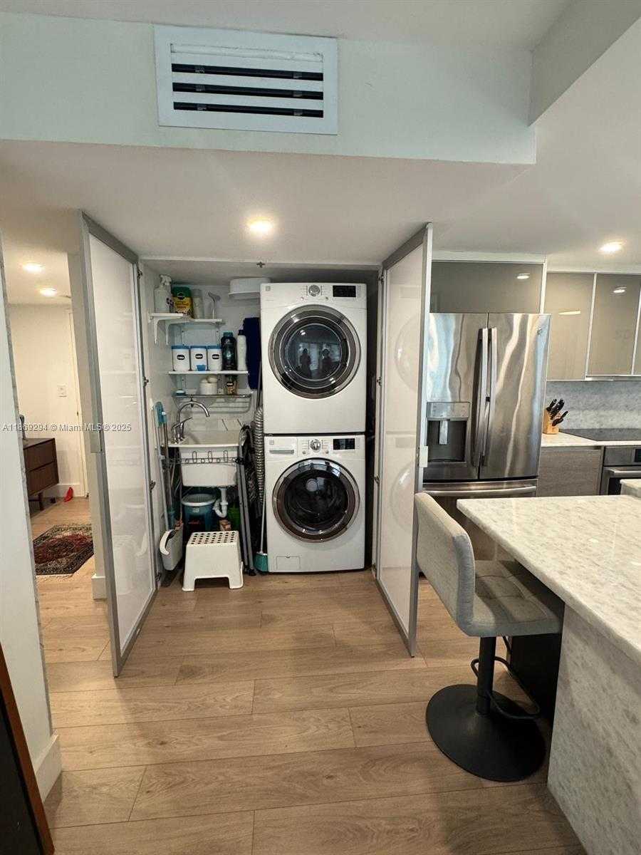 Small Image of 1865 BRICKELL AVE #A1501, Miami Number 4