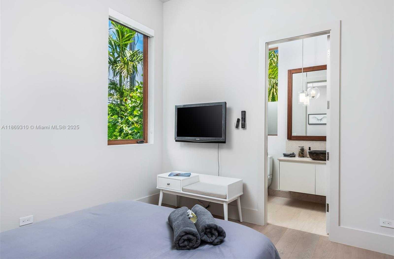 Small Image of 864 NORTH EAST 84TH ST, Miami Number 42