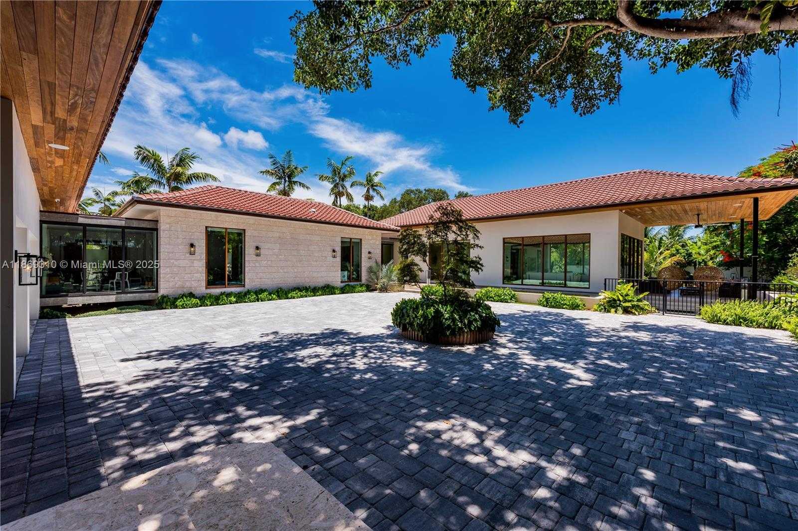 Small Image of 864 NORTH EAST 84TH ST, Miami Number 9