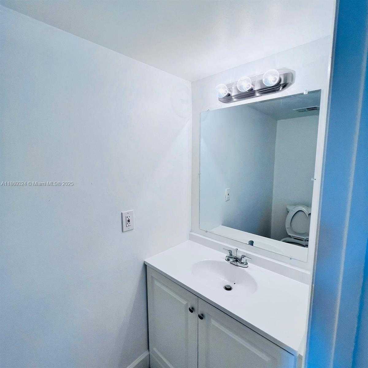 Small Image of 5721 BLUEBERRY CT #125, Lauderhill Number 11