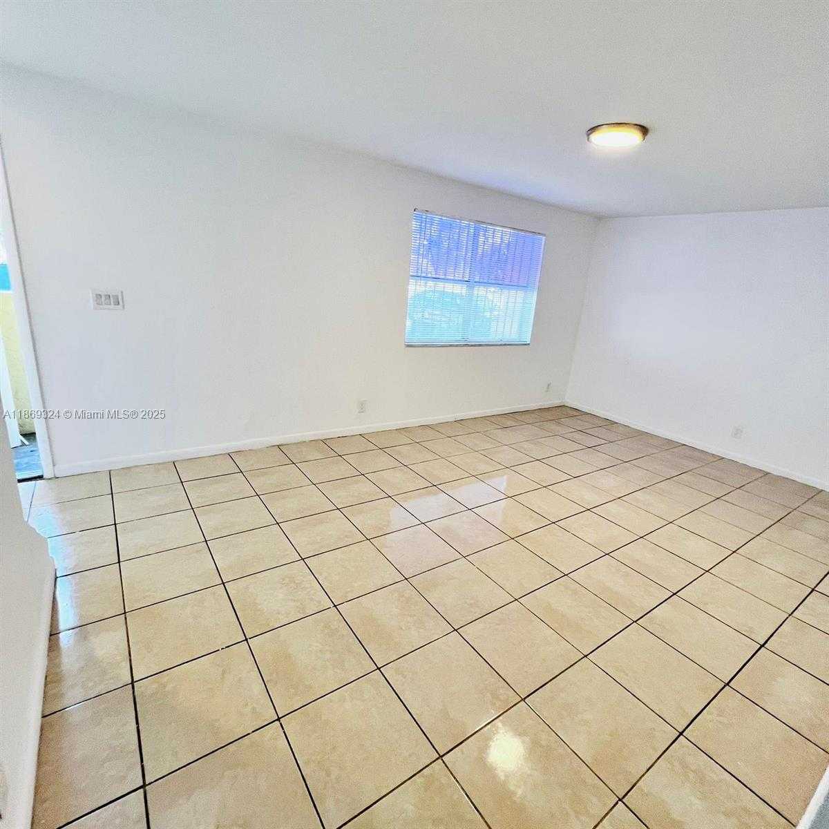 Small Image of 5721 BLUEBERRY CT #125, Lauderhill Number 3