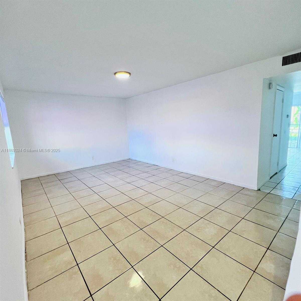 Small Image of 5721 BLUEBERRY CT #125, Lauderhill Number 4