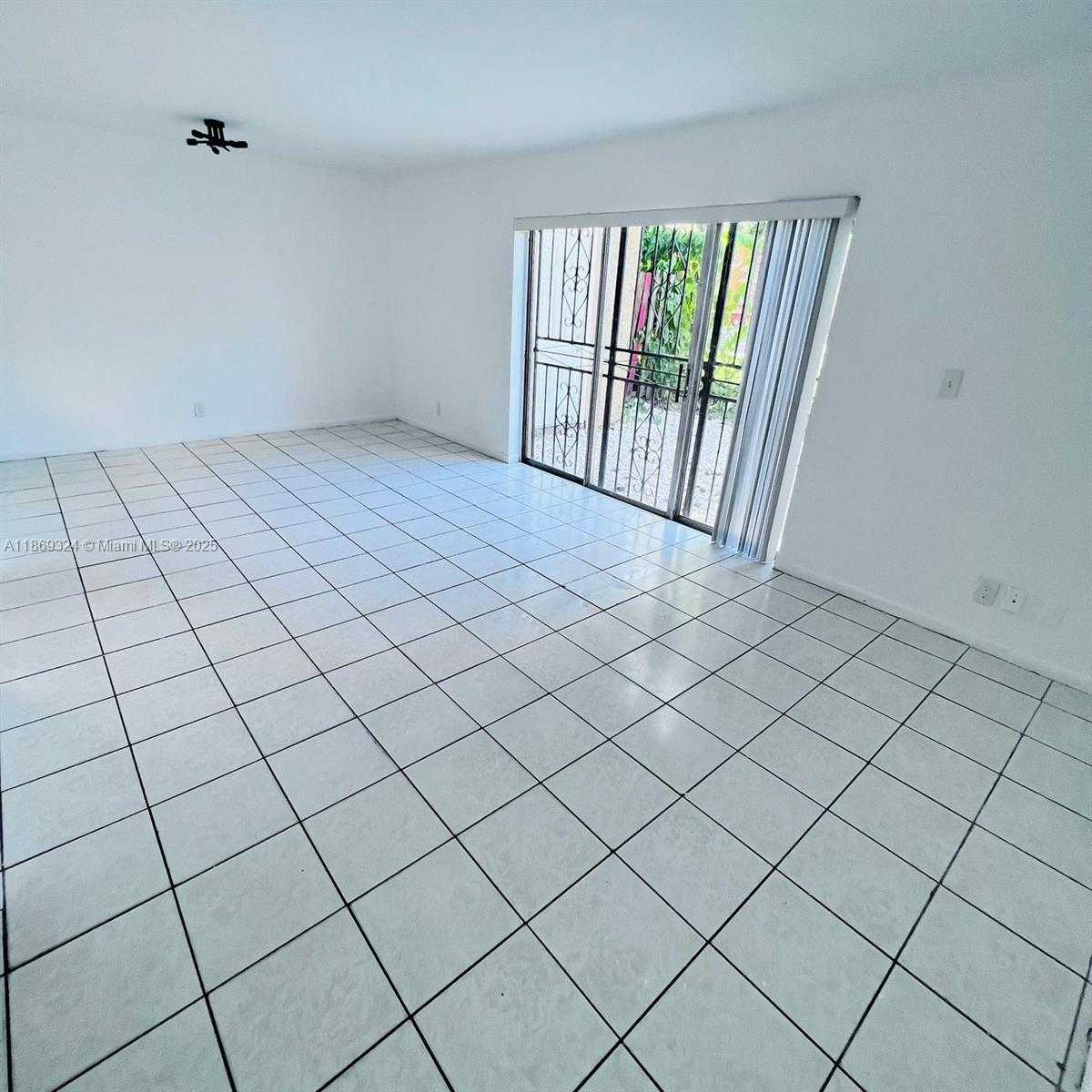 Small Image of 5721 BLUEBERRY CT #125, Lauderhill Number 7