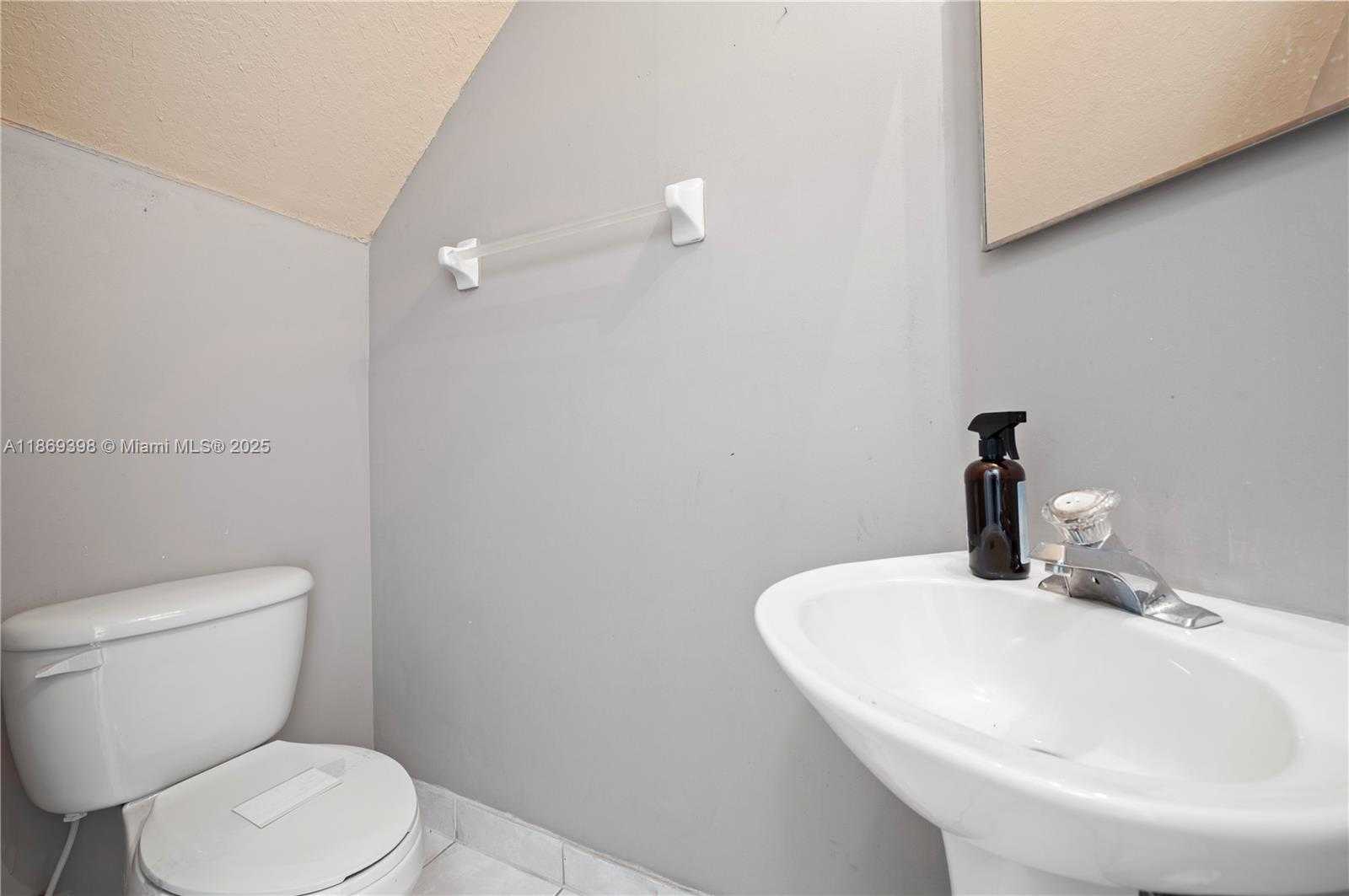 Small Image of 6714 NORTH WEST 39TH LN, Lauderhill Number 23