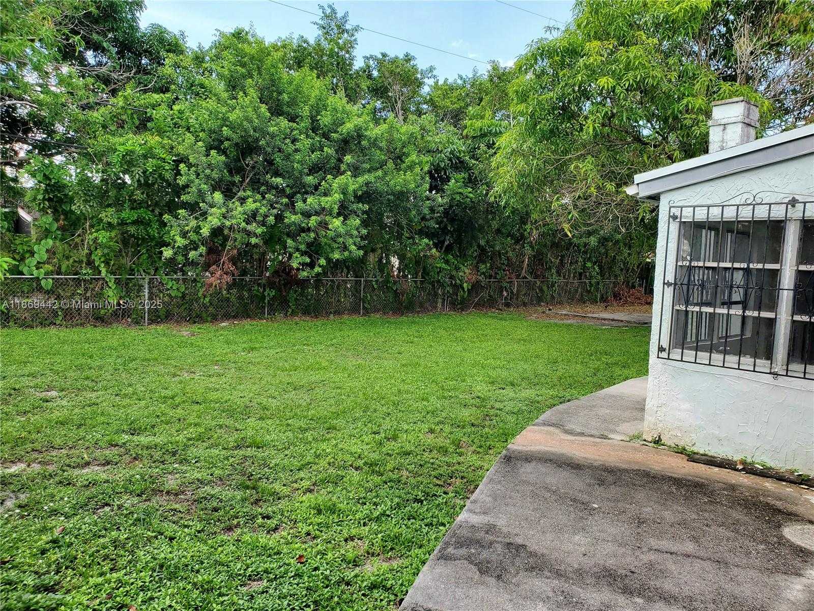 Small Image of 1160 NORTH EAST 200TH TER, Miami Number 12