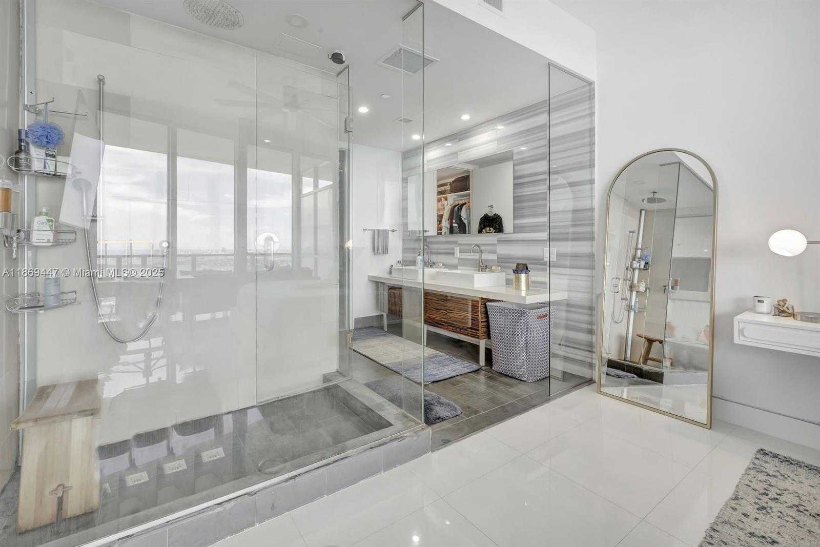 Small Image of 1100 BISCAYNE BLVD #4002, Miami Number 22