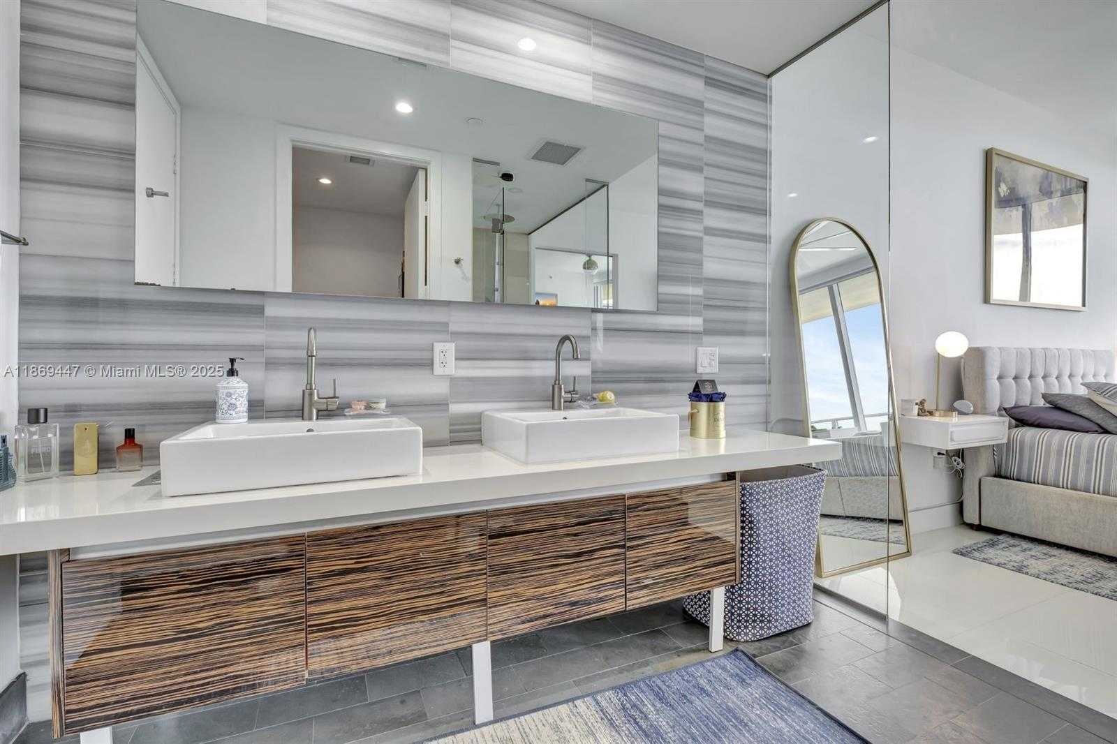 Small Image of 1100 BISCAYNE BLVD #4002, Miami Number 24