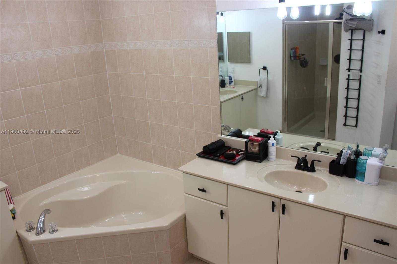 Small Image of 8415 NORTH WEST 108TH PL, Doral Number 16