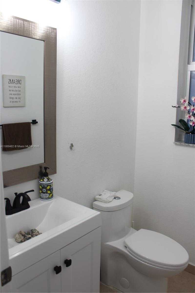 Small Image of 8415 NORTH WEST 108TH PL, Doral Number 28