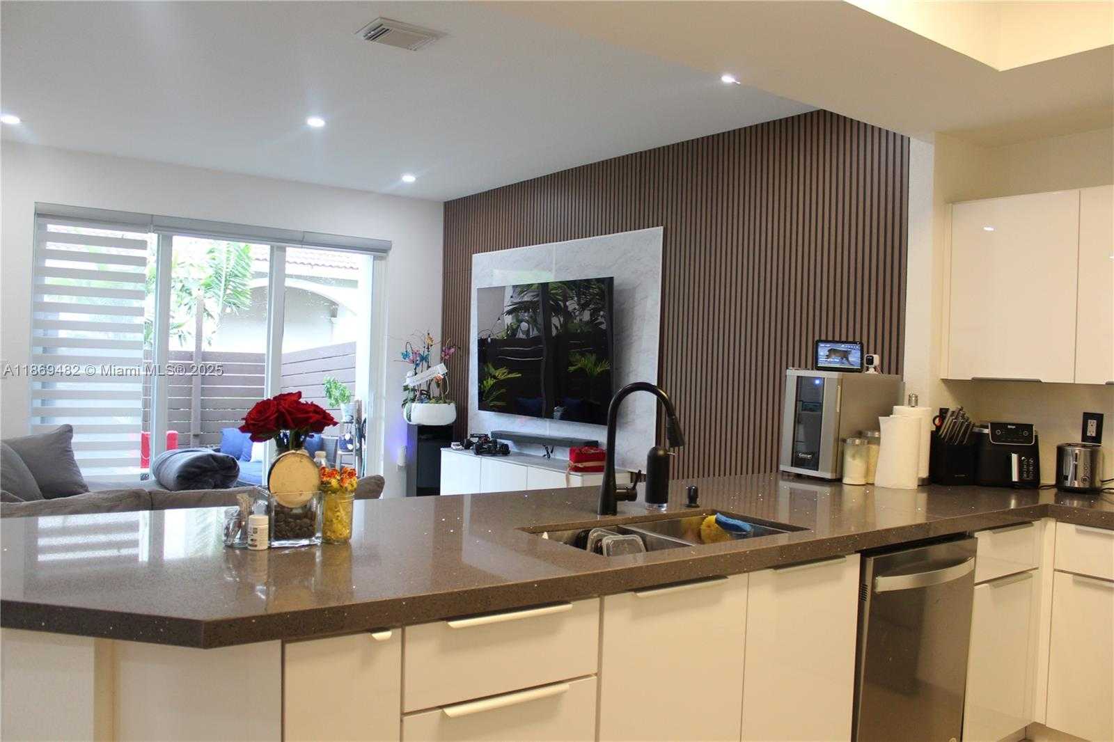 Small Image of 8415 NORTH WEST 108TH PL, Doral Number 7