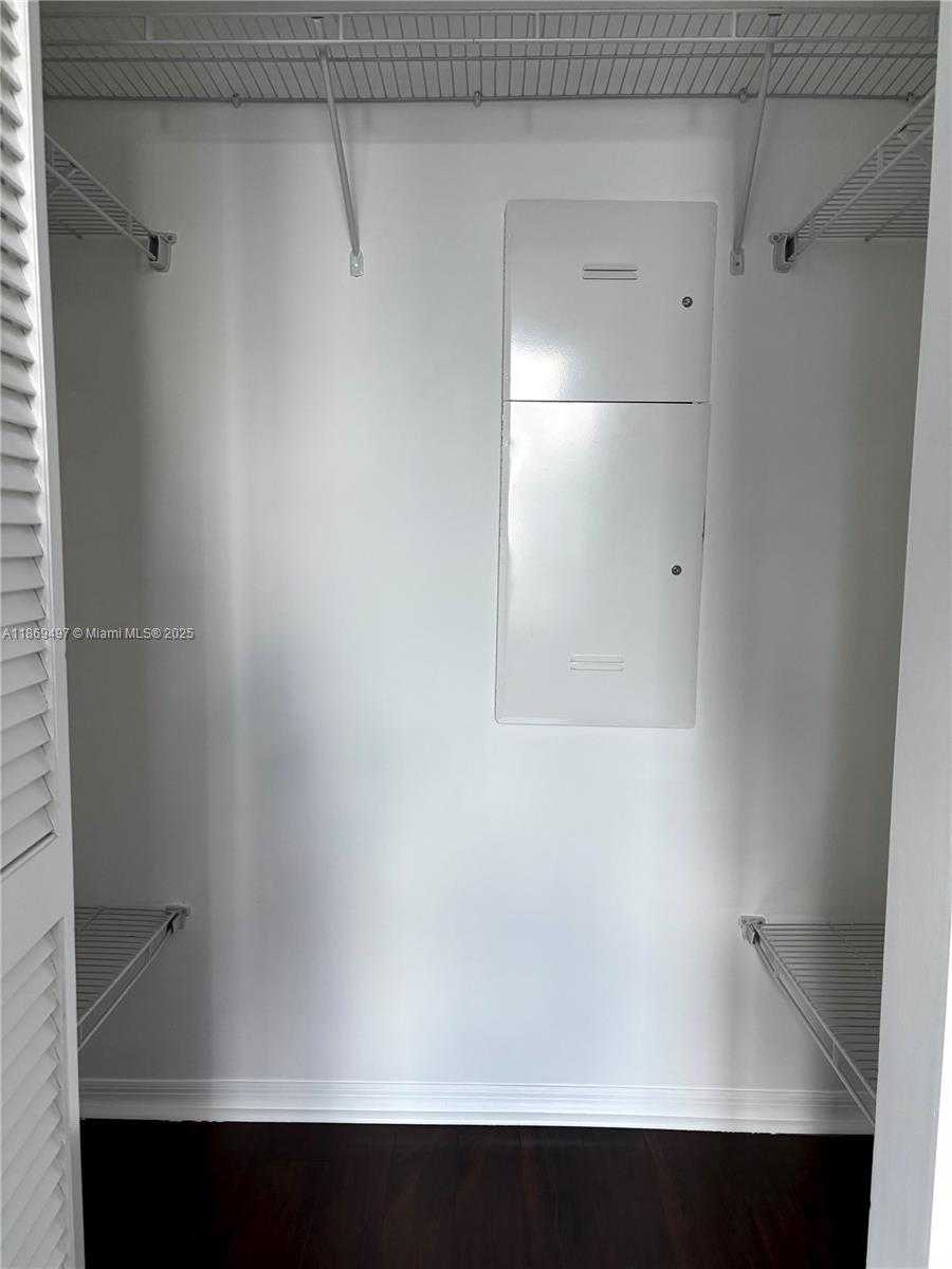 Small Image of 951 BRICKELL AVE #2509, Miami Number 12