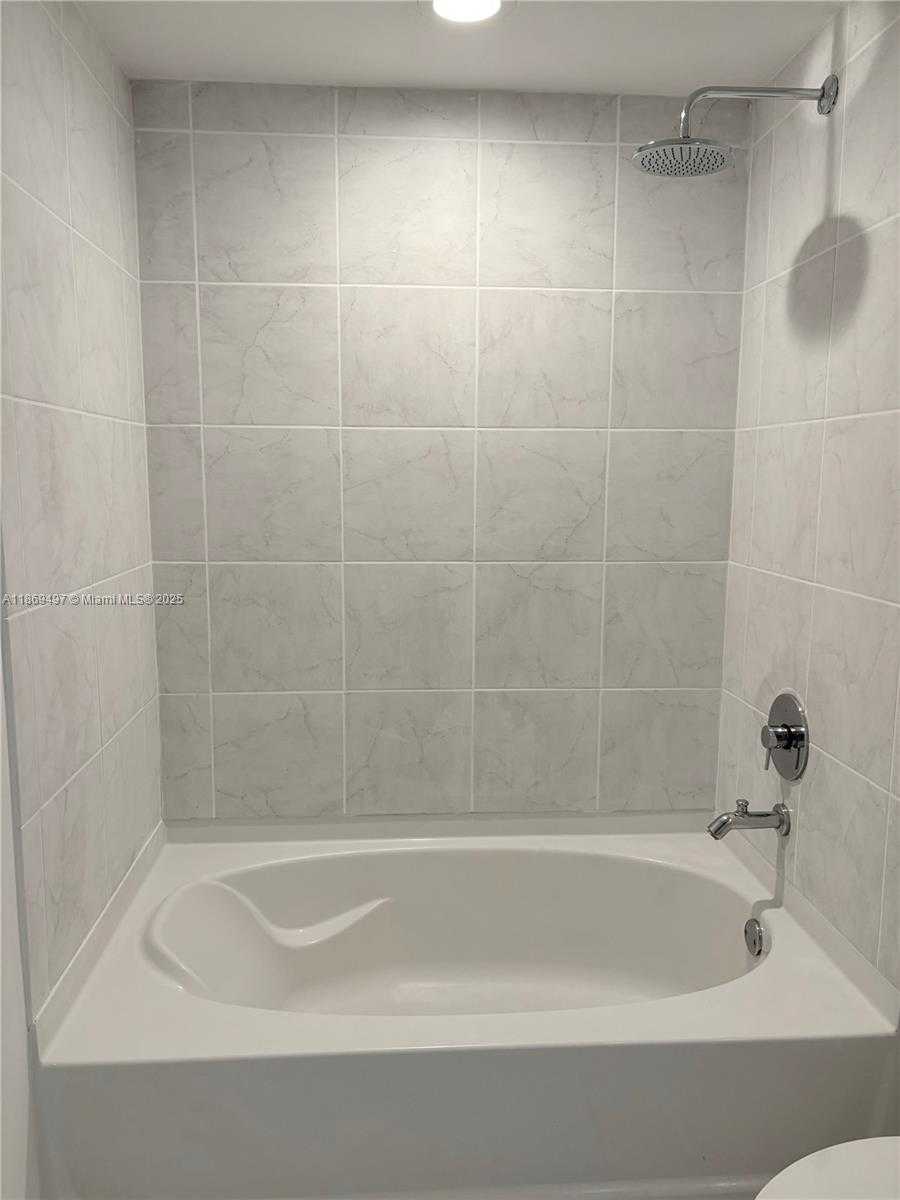 Small Image of 951 BRICKELL AVE #2509, Miami Number 15