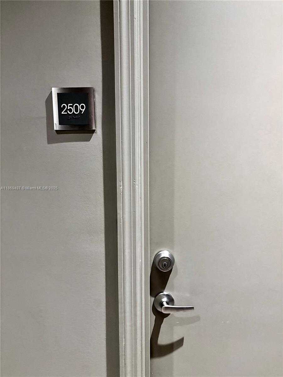 Small Image of 951 BRICKELL AVE #2509, Miami Number 3