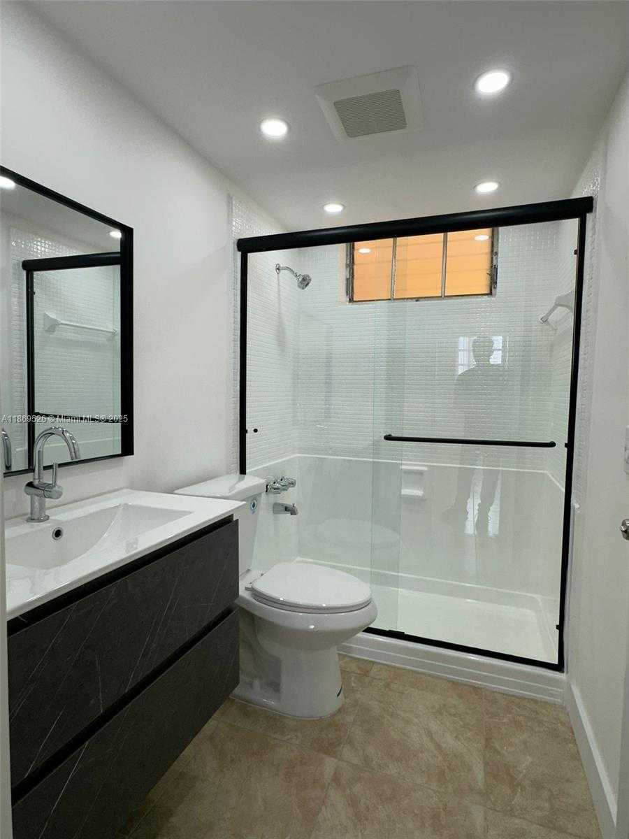 Small Image of 2999 POINT EAST DR #C412, Aventura Number 16