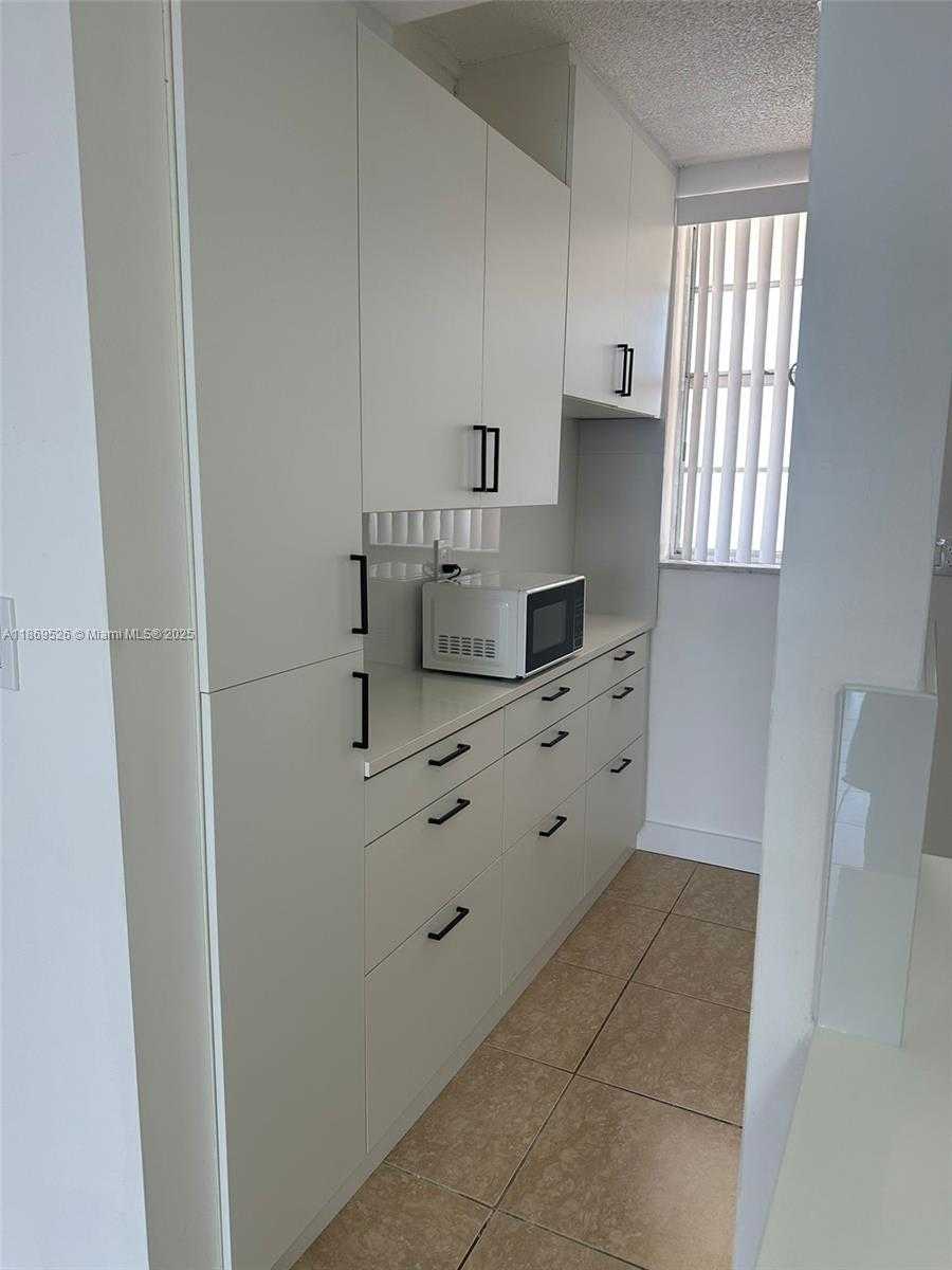 Small Image of 2999 POINT EAST DR #C412, Aventura Number 7