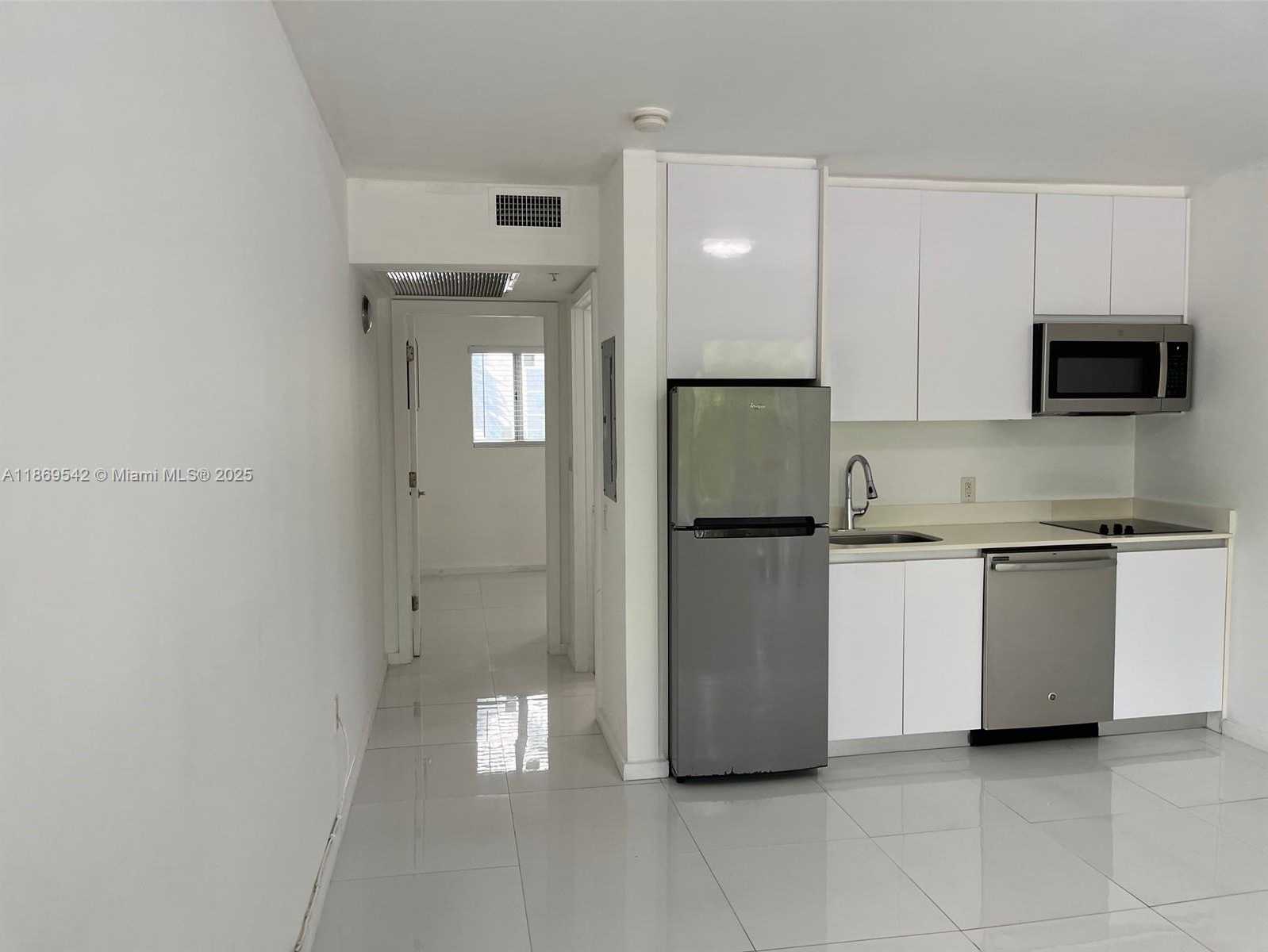 Small Image of 801 15TH ST #204, Miami Beach Number 3