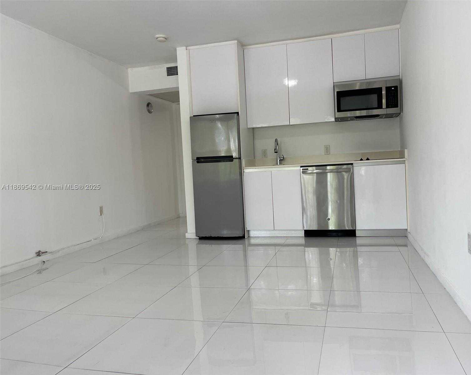 Small Image of 801 15TH ST #204, Miami Beach Number 4