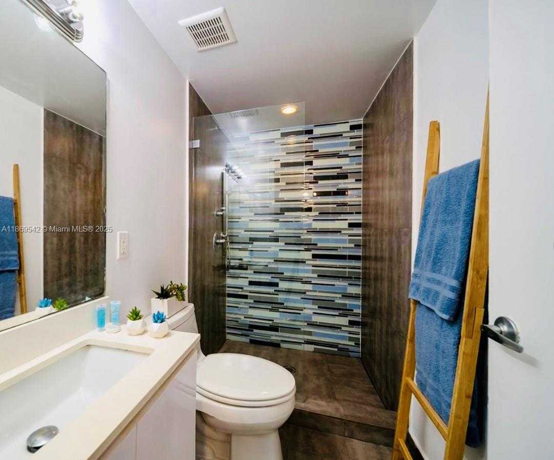 Small Image of 801 15TH ST #204, Miami Beach Number 7