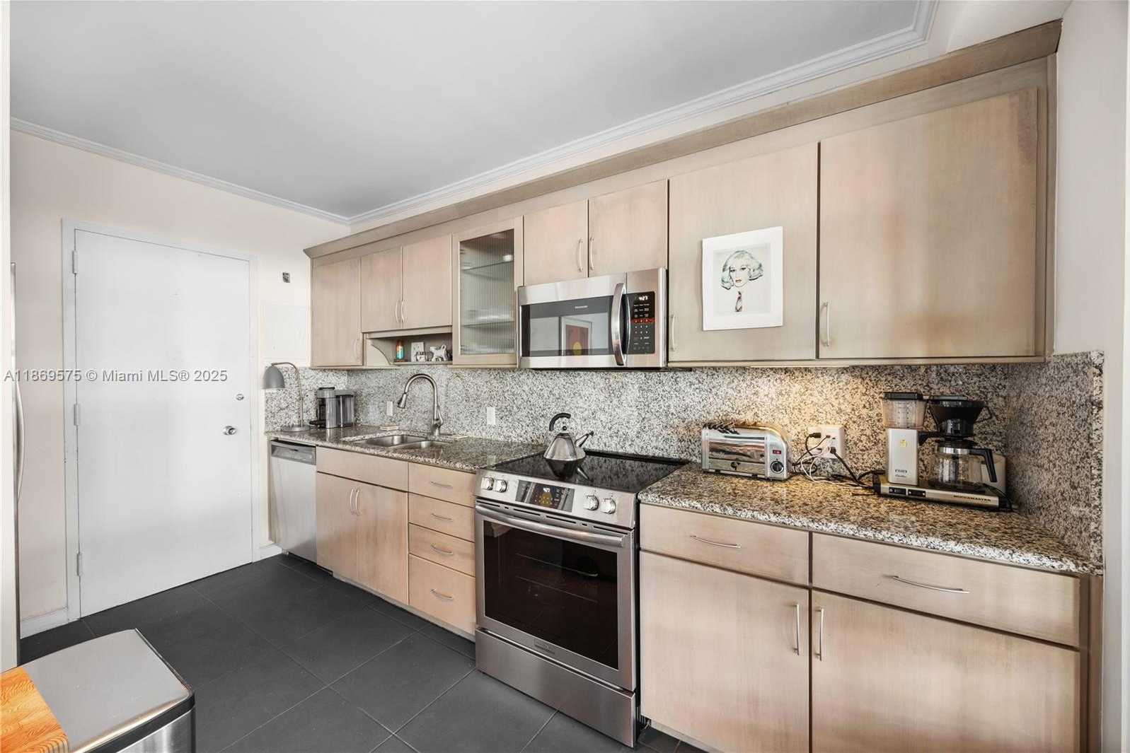 Small Image of 5055 COLLINS AVE #9K, Miami Beach Number 13
