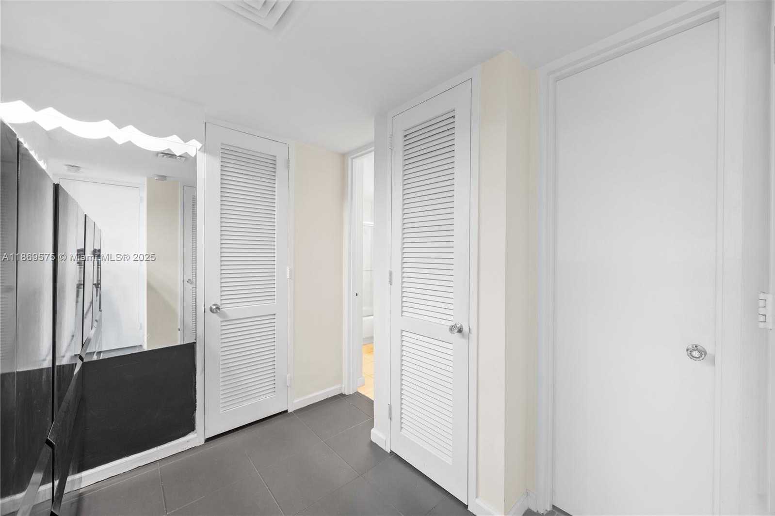 Small Image of 5055 COLLINS AVE #9K, Miami Beach Number 18